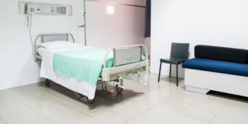 Hôpitaux : La Macronie continue à supprimer des lits