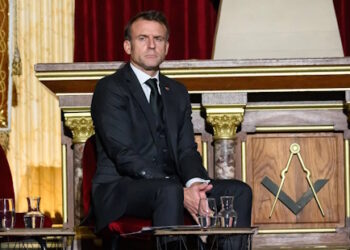 Macron à la Grande Loge, aux ordres de ses maîtres…