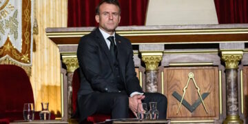 Macron à la Grande Loge, aux ordres de ses maîtres…