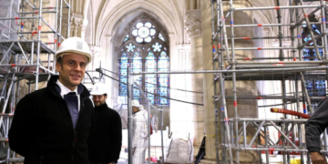 Reconstruction de Notre-Dame : avec Macron le vandale, exit les vitraux de Viollet-le-Duc !