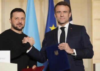 3 milliards d’euros : la promesse (impossible ?) de Macron à Zelensky