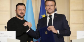 3 milliards d&rsquo;euros : la promesse (impossible ?) de Macron à Zelensky