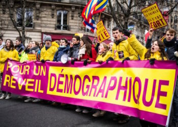 Belle affluence à la Marche pour la Vie, contre les projets de la macronie : avortement et euthanasie