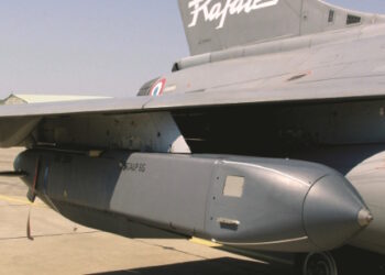 Macron continue de vider les stocks d’armements français