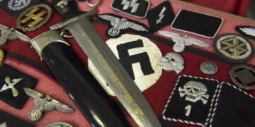 Vente « d&rsquo;objets nazis » : chronique du delirium diasparanoïaque et de l&rsquo;aplaventrisme