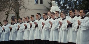 Leur premier pas pour devenir prêtre