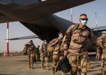 Niger : Retrait la queue entre les jambes