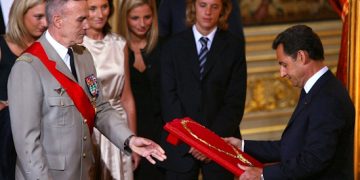 Sarkozy face à l’exclusion des ordres de chevalerie : après la légion d’honneur, la toison d’or ?