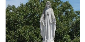La « Libre Pensée » continue son œuvre maléfique : déboulonnage profanatoire d&rsquo;une statue de la Vierge sur l’Ile de Ré