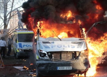 Menacée de guerre civile, la Suède cherche à adhérer à l’OTAN