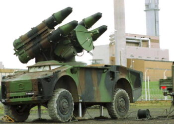 Macron dénude l’armée française pour habiller Zelenski