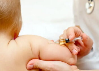 « Les apprentis-sorciers promoteurs des vaccins prennent les Français pour des cobayes » – Pr. Christian PERRONNE