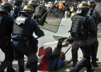 Le régime et ses gardiens de l’ordre macronien-mondialiste contre les Français