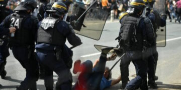 Le régime et ses gardiens de l’ordre macronien-mondialiste contre les Français